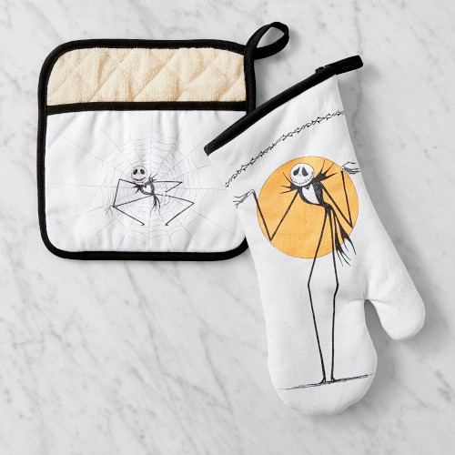 The Nightmare Before Christmas™ Oven Mitt & Potholder Set