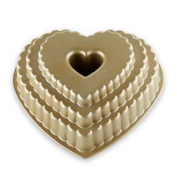 Nordic Ware Nonstick Cast Aluminum Scallop Heart Bundt® Cake Pan